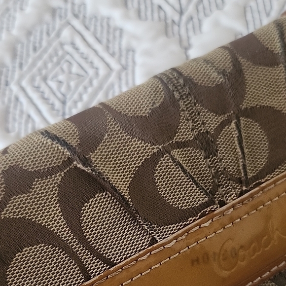 Coach Signature Canvas Wallet - Picture 2 of 12